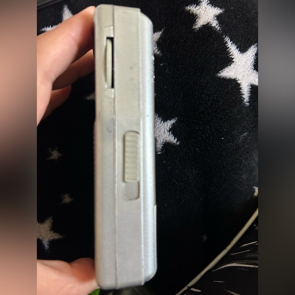 Portable AM/FM Band Radio by Sunflash - Picture 5 of 7